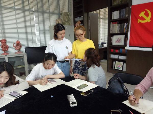 计票人清点票数